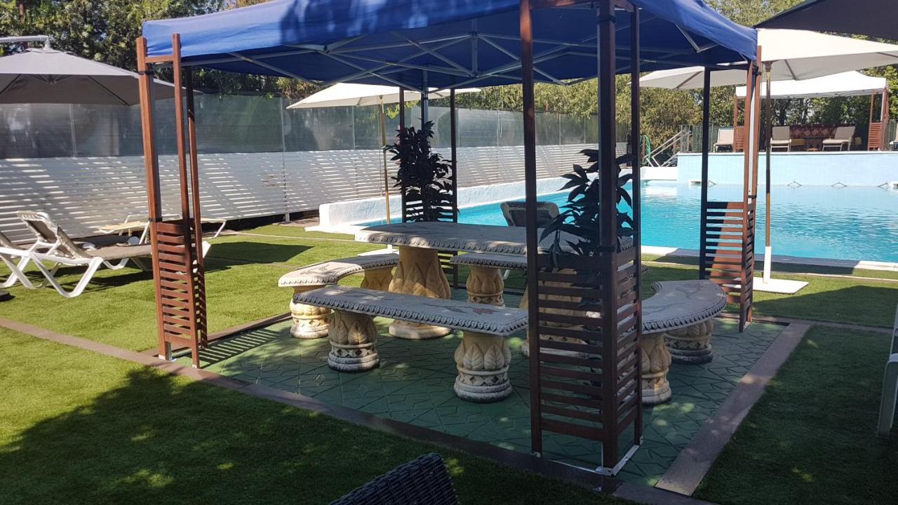 Cortijo San Jose Villa Sevilla Exteriör bild